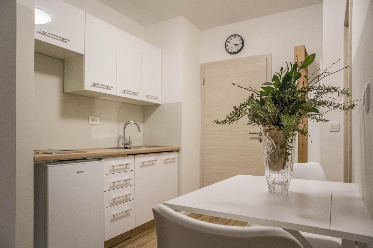 Jantar Apartmaji نوفو ميستو المظهر الخارجي الصورة